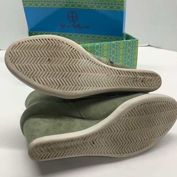 Hot in Hollywood Hidden Wedge Suede Platform Sneaker Heels Sage Green  Size 8 - Picture 6 of 8